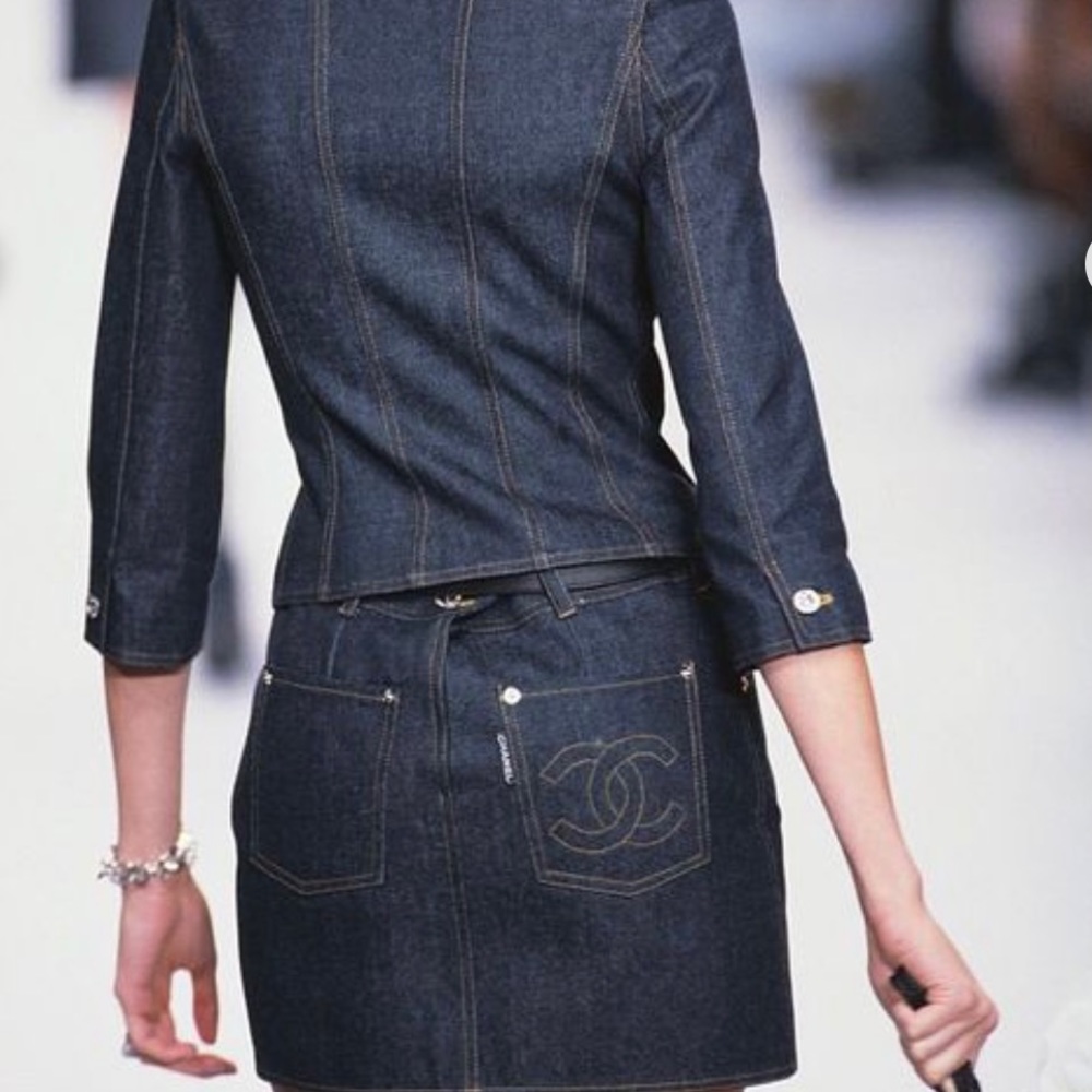 Authentic CHANEL Denim Skirt Size 34 (64cm). Washing instructions faded away.